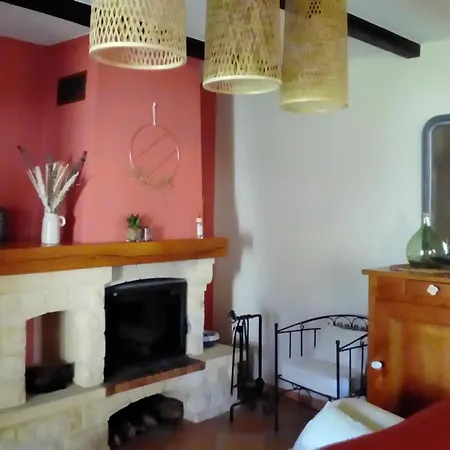 Maison De Village Avec Jardin Clos, Randonnees, Velos Gratuits, Cheminee Et Equipements Bebe. - Fr-1-616-232 *