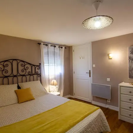 度假居 Maison De Village Avec Jardin Clos, Randonnees, Velos Gratuits, Cheminee Et Equipements Bebe. - Fr-1-616-232 Bassillac