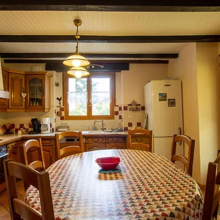 度假居 Maison De Village Avec Jardin Clos, Randonnees, Velos Gratuits, Cheminee Et Equipements Bebe. - Fr-1-616-232
