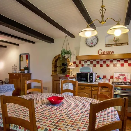 Maison De Village Avec Jardin Clos, Randonnees, Velos Gratuits, Cheminee Et Equipements Bebe. - Fr-1-616-232 度假居