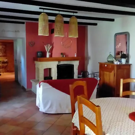 Maison De Village Avec Jardin Clos, Randonnees, Velos Gratuits, Cheminee Et Equipements Bebe. - Fr-1-616-232 *