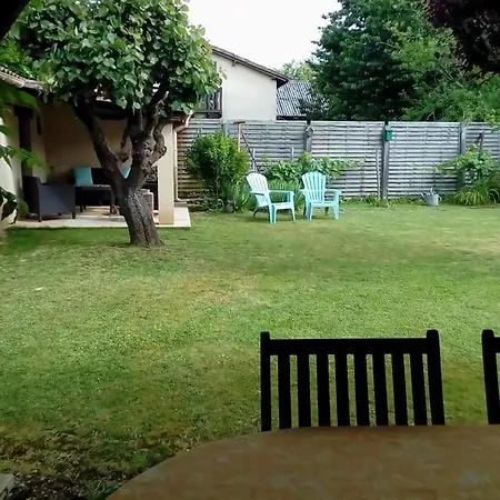 Maison De Village Avec Jardin Clos, Randonnees, Velos Gratuits, Cheminee Et Equipements Bebe. - Fr-1-616-232 *